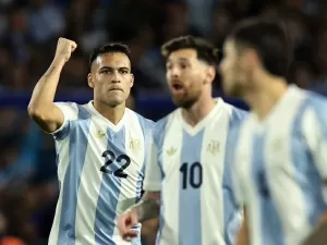 Messi ajuda, Argentina bate Peru e pode se garantir na Copa contra o Brasil