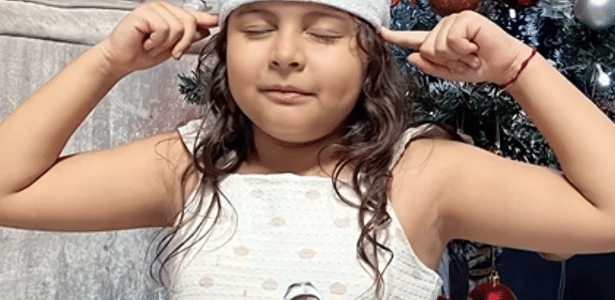 Corinthians: Memphis Depay dita ritmo em Natal com crianças e faixinhas.