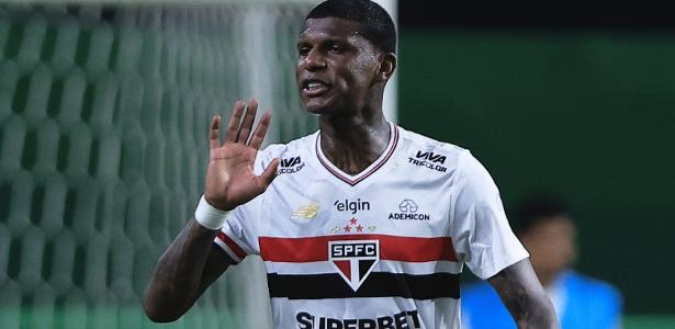 Arboleda volta ao Brasil para resolver rescisão com o São Paulo