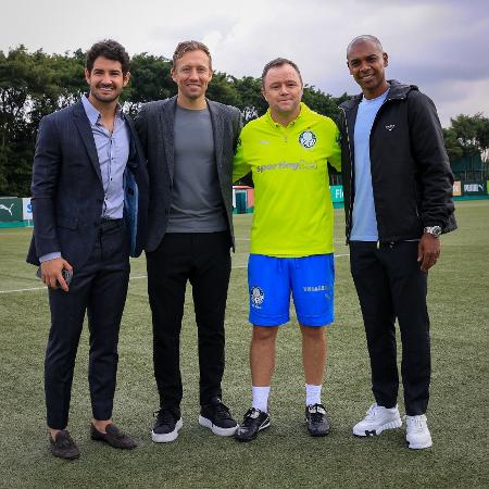 Alexandre Pato, Lucas Leiva e Fernandinho visitaram a Academia de Futebol do Palmeiras Alexandre Pato, Lucas Leiva e Fernandinho visitaram a Academia de Futebol do Palmeiras
