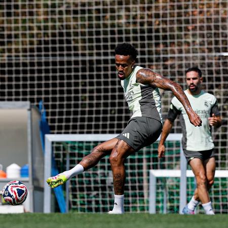Eder Militão, zagueiro do Real Madrid, participou do último treino da equipe antes da viagem para os EUA - Reprodução/X