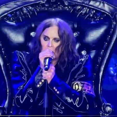 Ozzy Osbourne canta 'Mama, I'm Coming Home' em seu show de despedida Ozzy Osbourne canta 'Mama, I'm Coming Home' em seu show de despedida