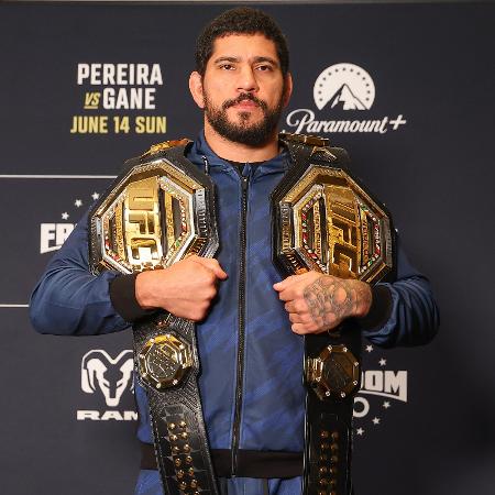 Alex Poatan já conquistou dois cinturões no UFC