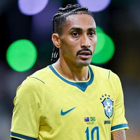 Raphinha foi cortado da seleção após edema muscular na coxa direita