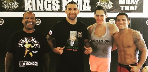 Rafael Cordeiro posa ao lado dos atletas da Kings MMA - Reprodução/Instagram