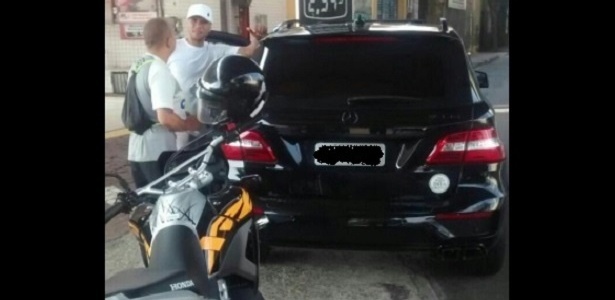Luis Fabiano prestou socorro ao motociclista na Avenida Brasil - Reprodução/Twitter @radardabrasil 