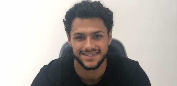 Zagueiro foi pedido por Mano e deverá integrar o elenco profissional do Cruzeiro - Divulgação