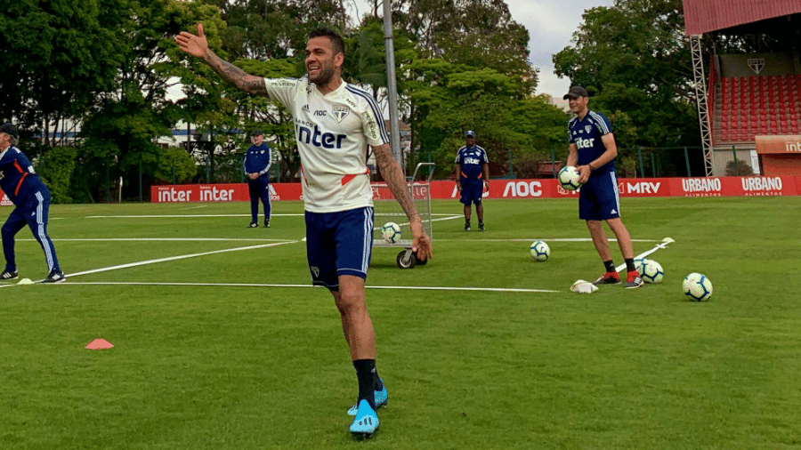 Daniel Alves no São Paulo - Divulgação/SPFC