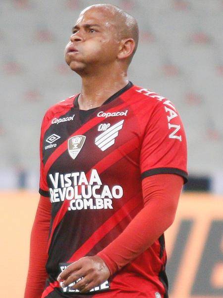 Walter, atacante do Athletico-PR, em partida contra o Flamengo - Gabriel Machado/AGIF
