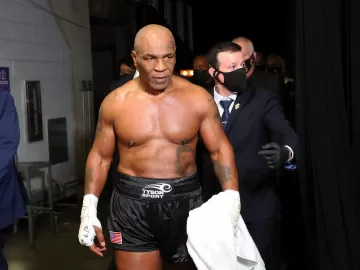 Mike Tyson rebate críticos que o classificam como 'velho' para lutar contra Jake Paul