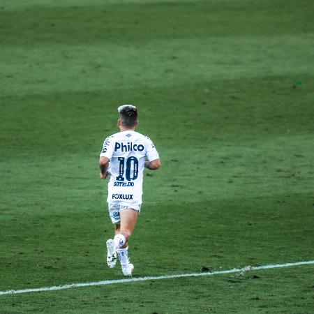 O atacante Soteldo, do Santos, em partida contra o Palmeiras no Morumbi - Marcello Zambrana/AGIF