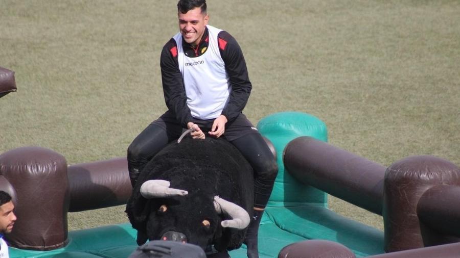 Time chileno usa touro mecânico e prova de Olimpíada do Faustão em treino - Instagram