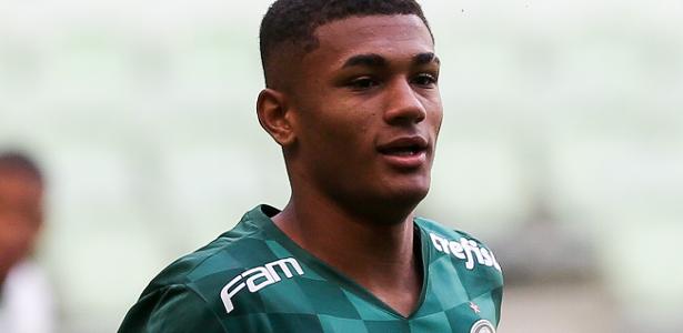Destaque sub-20 do Palmeiras é negociado por R$10 milhões com time árabe.