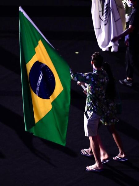 Bruninho do vôlei como porta bandeira do Brasil em Tóquio - Gaspar Nóbrega/COB