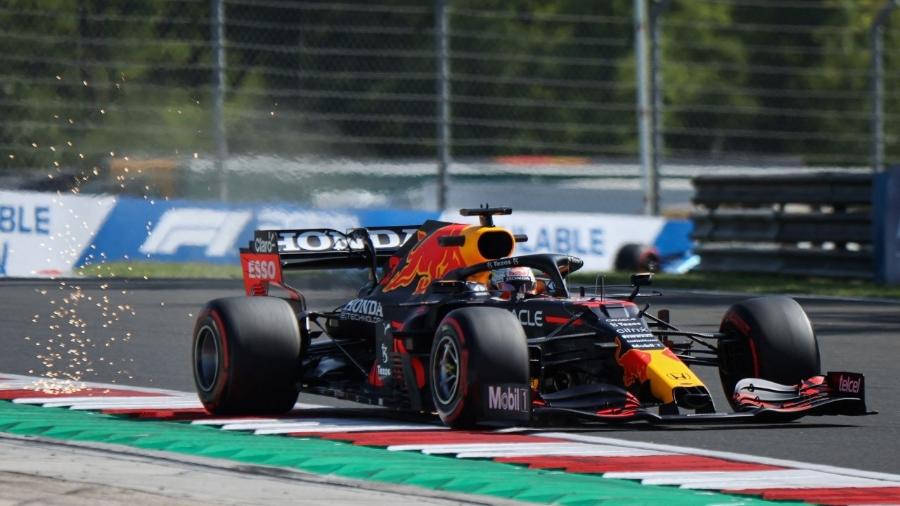 Verstappen foi o mais rápido neste sábado na Bélgica -  FERENC ISZA / AFP