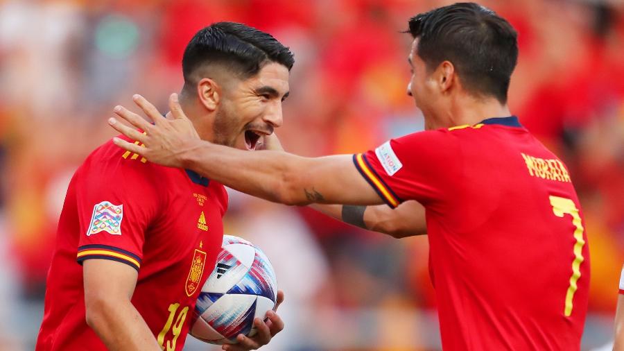 Soler e Morata comemoram gol da Espanha sobre a República Tcheca em jogo da Liga das Nações - Fran Santiago/Getty Images