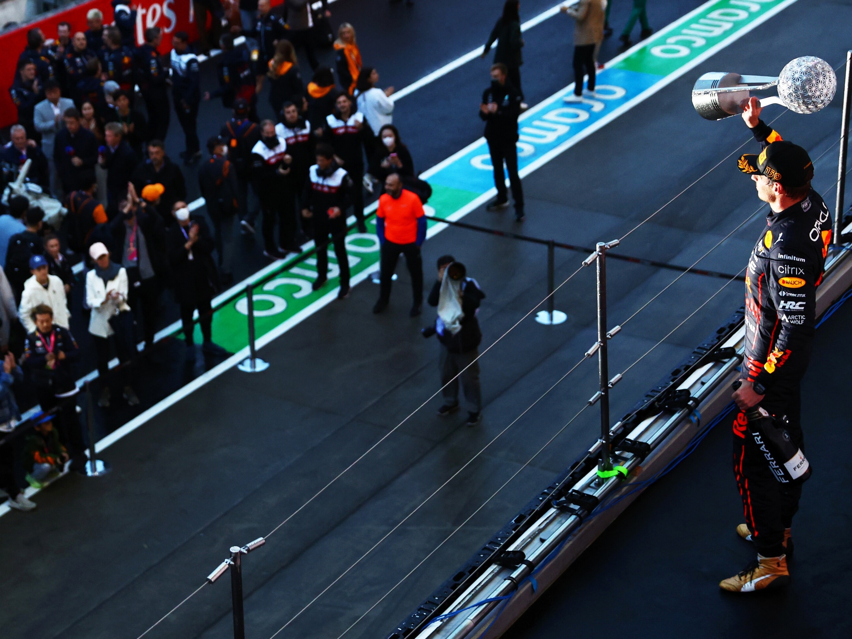 Verstappen faz a pole e pode conquistar o bi no Japão; Leclerc é o 2º