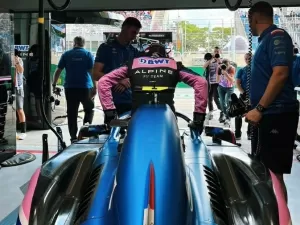 Esteban Ocon assina com a Haas em busca de limpar seu nome na F1