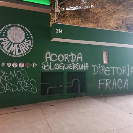 Torcedores do Palmeiras picham entorno do Allianz Parque em protesto após empate contra o São Paulo - Reprodução/Arquivo pessoal