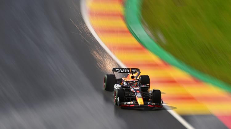 Max Verstappen durante a sessão classificatória para o GP da Bélgica, em Spa