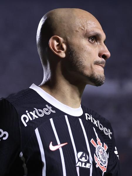 Fabio Santos, do Corinthians, pode assumir a lateral-esquerda