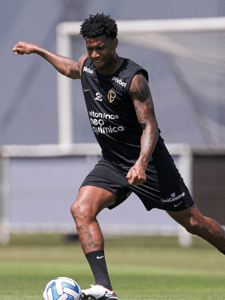 Gil, do Corinthians, durante treino tático antes de jogo pela Sul-Americana