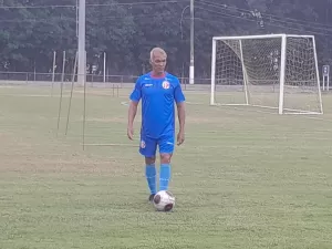 Romário treina com America e brinca sobre contagem de gols: 'Vou estar ali'