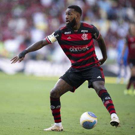 Gerson, capitão do Flamengo, durante jogo do Brasileirão