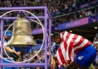 Por que atletas do atletismo estão tocando sino nas Olimpíadas? - Tom Weller/VOIGT/GettyImages