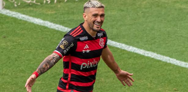 Arrascaeta pede calma antes de sair e garante sacrifício pelo Flamengo.