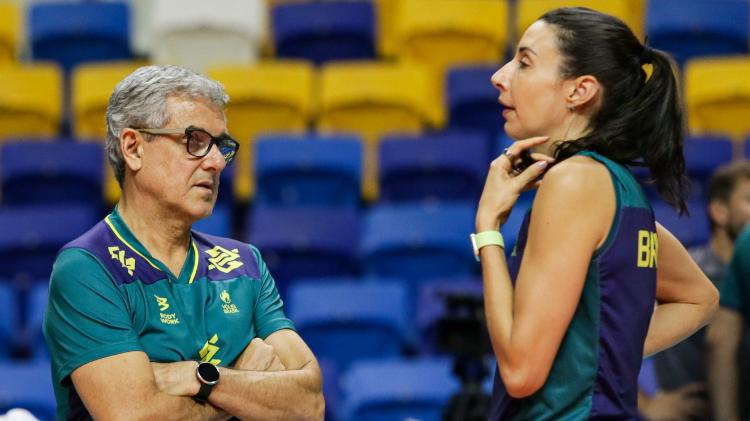 Técnico da seleção brasileira de vôlei, Zé Roberto Guimarães com Sheilla Castro