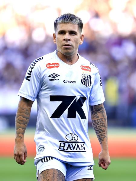 Soteldo em ação pelo Santos em jogo contra o Corinthians pelo Campeonato Brasileiro 2025 Soteldo em ação pelo Santos em jogo contra o Corinthians pelo Campeonato Brasileiro 2025