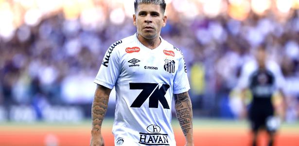 サントスは、SoteldoのFluminenseへの販売を閉鎖します。詳細を参照してください