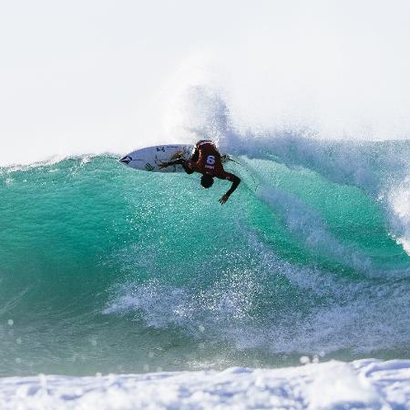 Yago Dora avança à semifinal em J-Bay