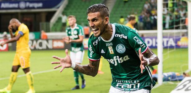 Rafael Marques em ação com a camisa do Palmeiras - MARCELLO FIM/FRAMEPHOTO/FRAMEPHOTO/ESTADÃO CONTEÚDO