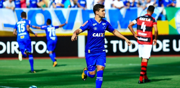 Arrascaeta celebra gol anotado diante do Atlético-GO nesse domingo (24) - Weimer Carvalho/Light Press/Cruzeiro