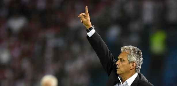 O técnico Reinaldo Rueda comanda o Flamengo contra o Junior Barranquilla-COL - Luis Acosta/AFP
