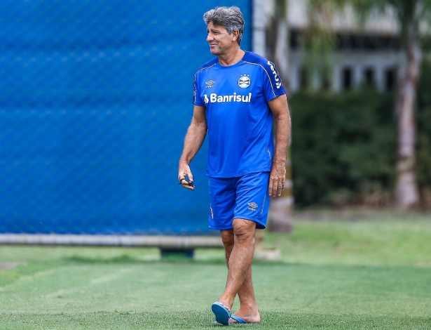 Treinador passou por cirurgia no coração no último sábado, mas já voltou a trabalhar - Lucas Uebel/Grêmio