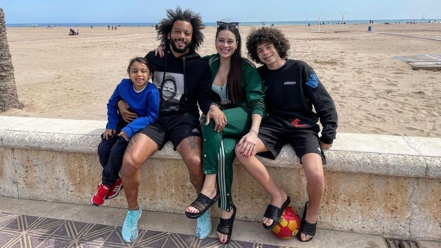 Marcelo, do Real Madrid, tira foto com a família em praia da Espanha; região passa por restrições - Reprodução/Instagram