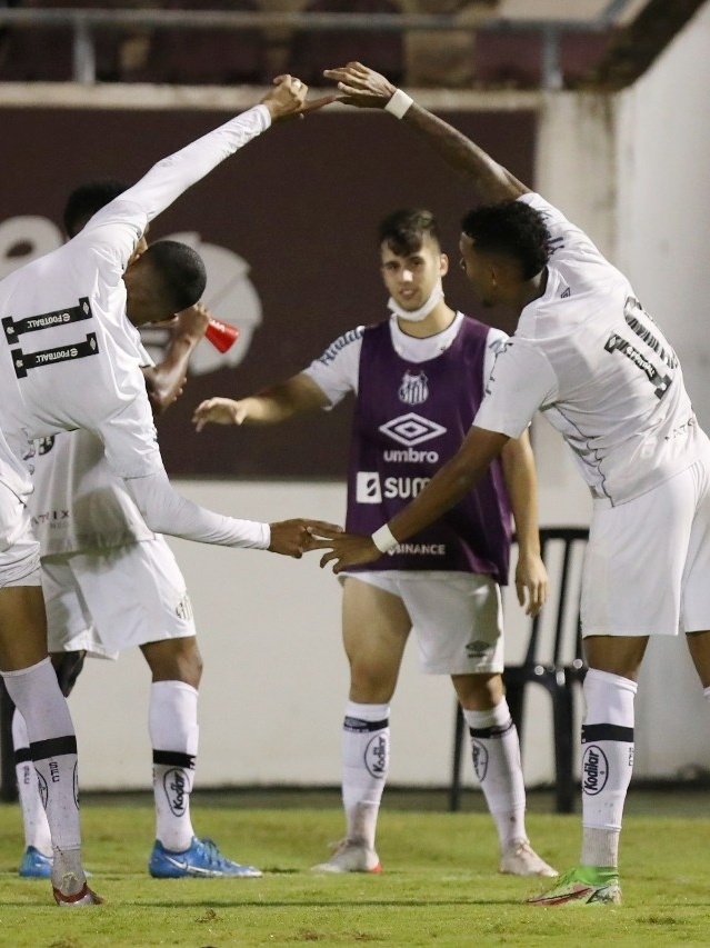 Copinha: Santos vence Fortaleza em jogo maluco e vai à semifinal