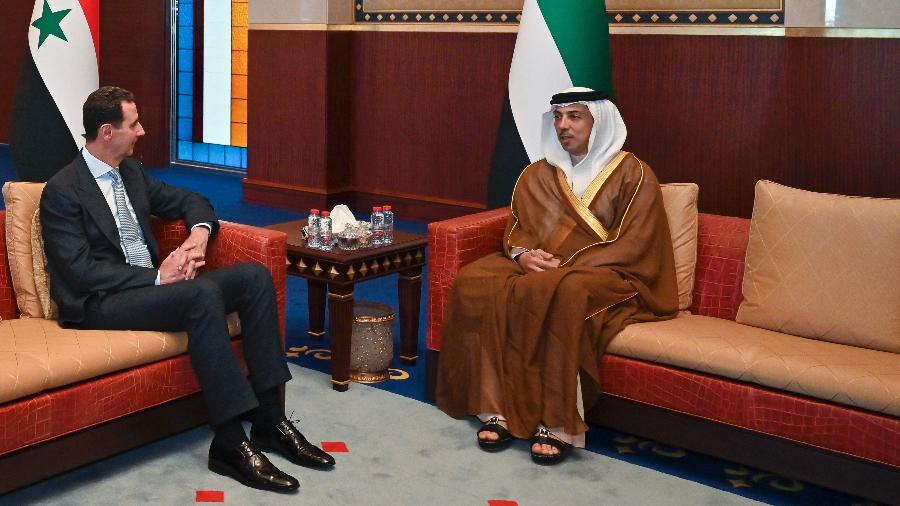 Dono do Manchester City, sheik Mansour recebeu presidente sírio Bashar al-Assad em visita a Abu Dhabi - Hassan Al Menhali / UAE"s Ministry of Presidential Affairs / AFP