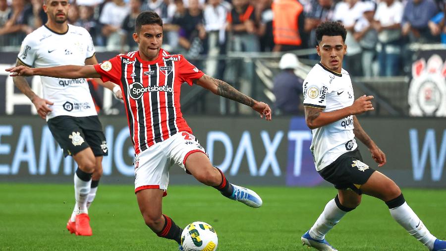 São Paulo sai na frente, Corinthians busca empate e lidera o