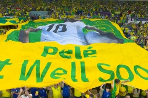 Torcida do Brasil manda apoio a Pelé, internado, antes de jogo contra Camarões: 'Fique bem logo' - Reprodução