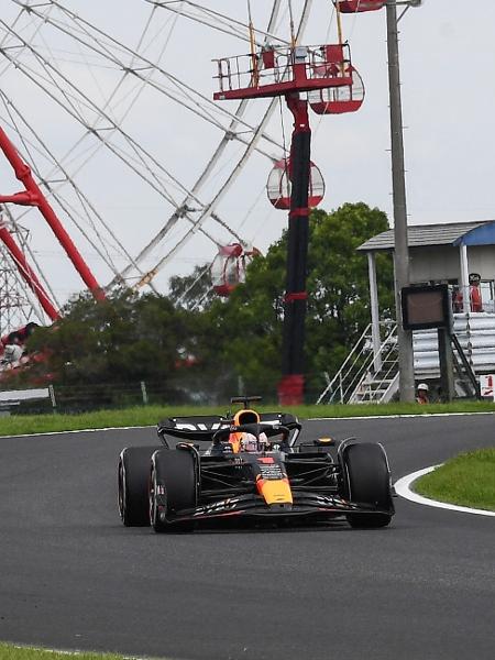 Max Verstappen, da Red Bull, durante o primeiro treino livre para o GP do Japão, em Suzuka Max Verstappen, da Red Bull, durante o primeiro treino livre para o GP do Japão, em Suzuka