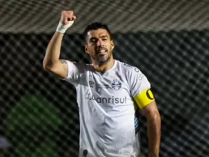 Grêmio: Suárez fala em tom de despedida durante homenagem em Porto Alegre