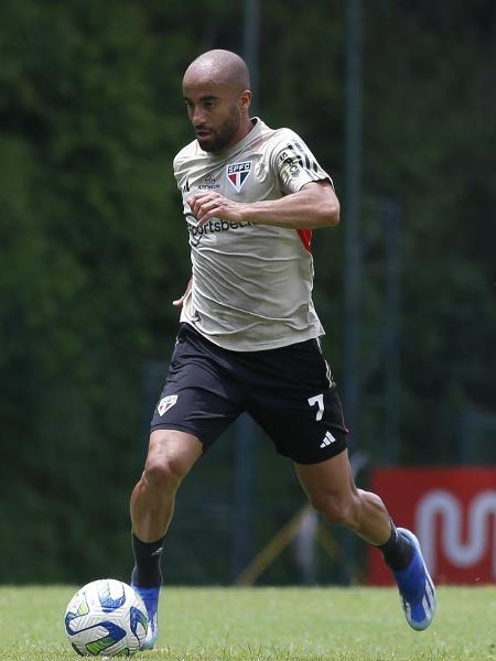 Lucas Moura durante treino do São Paulo