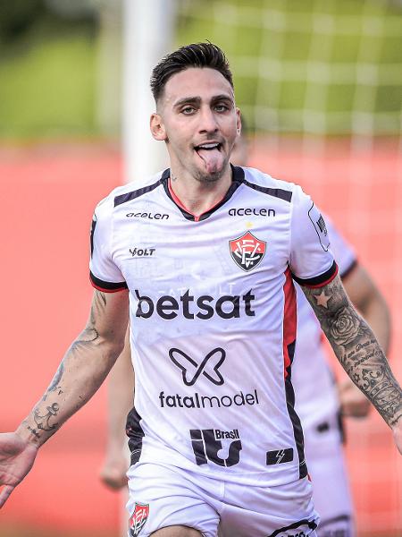 Gustavo Mosquito comemora gol marcado pelo Vitória contra o Juventude no Brasileirão Gustavo Mosquito comemora gol marcado pelo Vitória contra o Juventude no Brasileirão