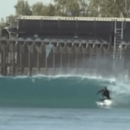 Luke Rockhold entuba no Surf Ranch - Instagram/@lukerockhold