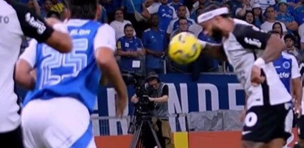 Controvérsia sobre legalidade do gol de Memphis em Cruzeiro x Corinthians