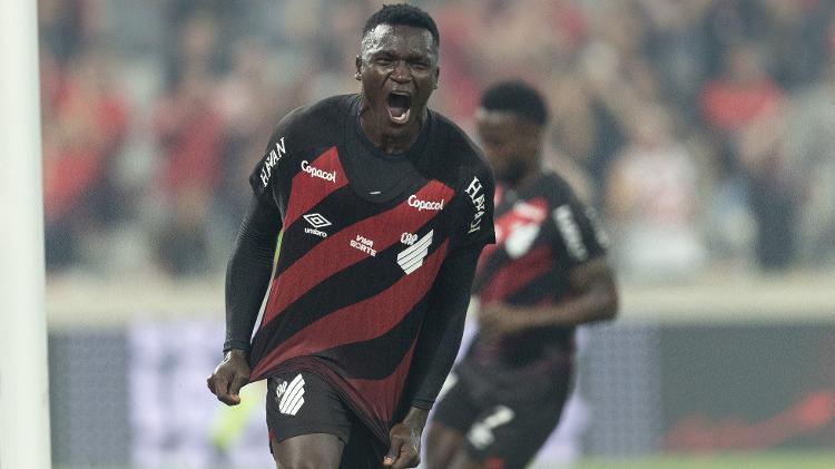 Viveros, do Athletico-PR, é o artilheiro do Brasileirão 2026